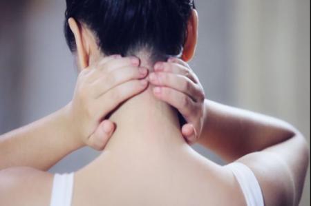 Bài thuốc Hoạt Huyết bí truyền kỳ diệu trị đau mỏi vai gáy, đau cứng cổ, tê bì, lạnh chân tay