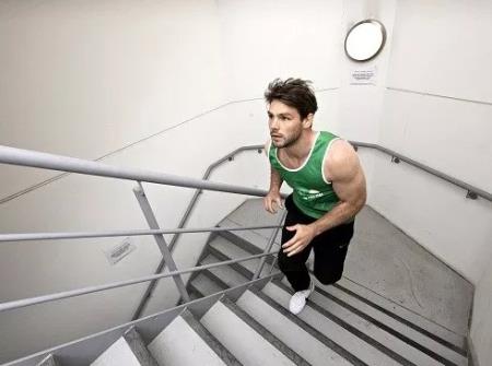 Leo 4 tầng cầu thang: Bài kiểm tra đơn giản tiết lộ nguy cơ mắc bệnh tim mạch và ung thư