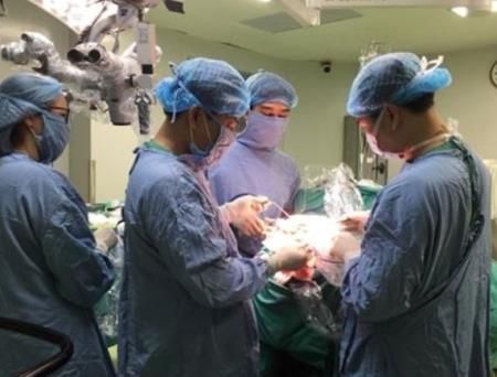 Đau đầu, mờ mắt, người đàn ông không ngờ mắc u màng não nguy hiểm