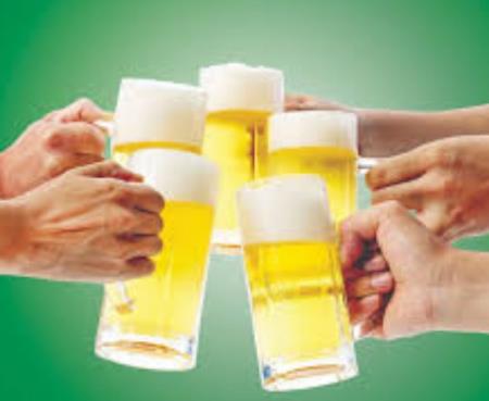 Bia và rượu, cái nào hại sức khỏe hơn?