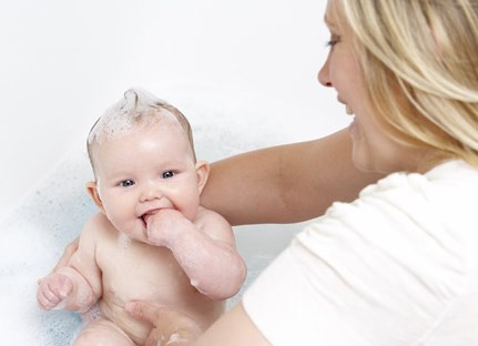 3 thời điểm mẹ không nên tắm cho trẻ bởi có thể nguy hiểm đến sức khỏe