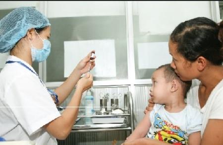 Sốt là phản ứng tốt sau tiêm vắc xin 5 trong 1 ComBE FIVE