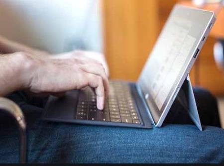 Nam giới hiện đại vô sinh nhiều vì thói quen dùng laptop này