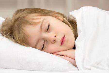 Trẻ khó phát triển chiều cao nếu làm điều này trước khi ngủ