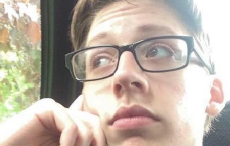 Phản đối phong trào chống Vắc xin, nhiều thanh niên tự đi tiêm chủng bất chấp sự ngăn cấm của cha mẹ