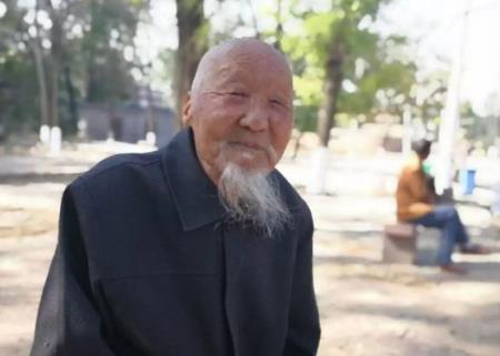 Người cao tuổi khỏe mạnh nhất Trung Quốc chia sẻ bí quyết sống thọ 117 tuổi: 7 điều cần lưu ý