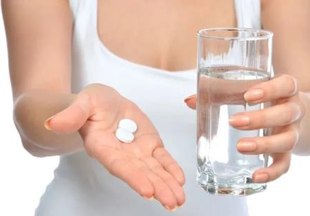 4 nhóm người cần đặc biệt chú ý khi uống thuốc: Uống sai cách có thể gây nguy hiểm