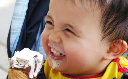 Vì sao vào mùa hè càng ăn kem càng khát nước?