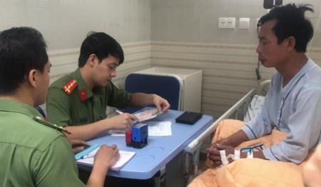 Bệnh nhân được cấp hộ chiếu ngay tại giường bệnh để ra nước ngoài điều trị