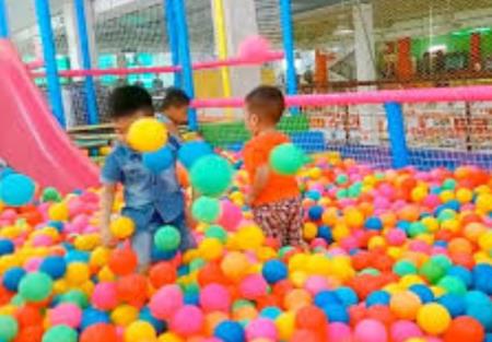 Hàng loạt vi khuẩn gây viêm màng não, suy hô hấp trong nhà bóng