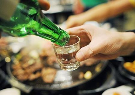 Uống rượu đỏ mặt - nguy cơ ung thư cao nhưng ít ai biết để bỏ "nhậu"