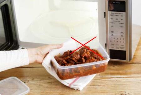 Những thứ bạn tuyệt đối không nên bỏ vào lò vi sóng