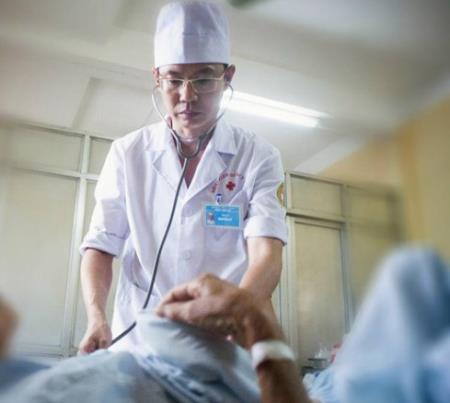 BS Nguyễn Lê 12 năm chiếu đấu ung thư gan: "Tôi đã bán sức khoẻ… khi tỉnh ngộ đã muộn"