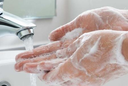 Rửa tay bằng dung dịch cồn khô hay bằng xà phòng sẽ tốt hơn: Chuyên gia nói gì?