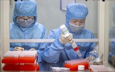 Bé 3 tháng tuổi nhiễm virus corona xét nghiệm âm tính lần 1