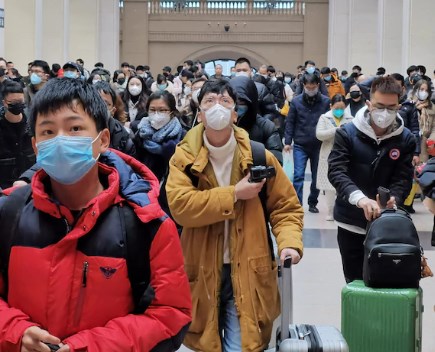 Coronavirus lây lan nhanh chóng và đôi khi trước khi người bệnh có triệu chứng