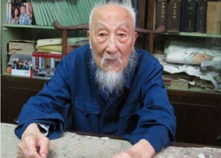 Bí quyết "3 không" để sống lâu hơn của họa sĩ 105 tuổi