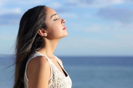 Tự kiểm tra nhiễm Covid-19 bằng cách nín thở? Có chính xác không?