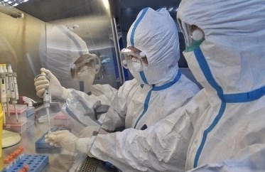 Vì sao nữ tiếp viên hàng không âm tính với Covid-19 8 ngày, ngày thứ 9 lại dương tính?