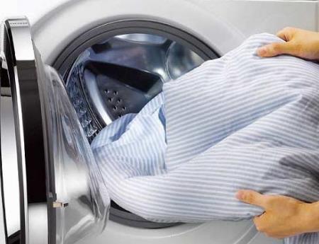 Nghiên cứu: Cách giặt giũ có thể giúp loại bỏ virus corona bám trên quần áo