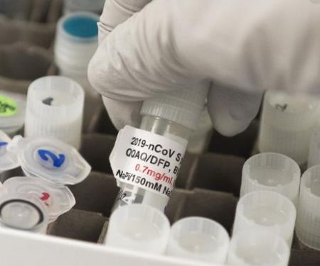 Phát triển vắc xin COVID-19 : hơn 70 loại đang được phát triển, một số loại đã thử nghiệm trên người