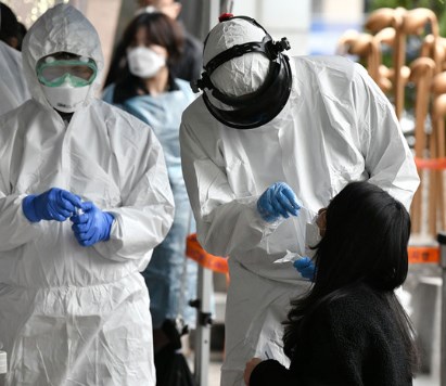 Đặc điểm khiến SARS CoV 2 sinh sôi nhanh và dễ lây lan hơn virus SARS