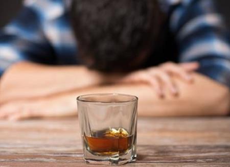 Uống rượu gây thiếu vitamin B1, dẫn đến căn bệnh nguy hiểm khi có tuổi