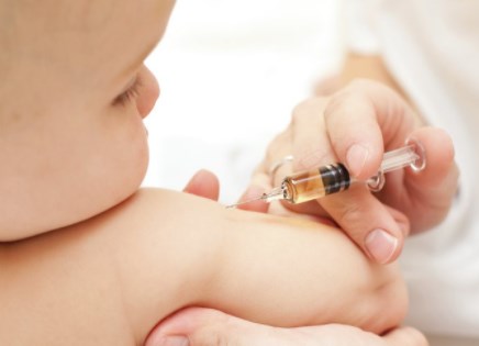 Liều thuốc đắt nhất thế giới giá 1,7 triệu bảng Anh để trị cho cậu bé vì mắc bệnh hiếm