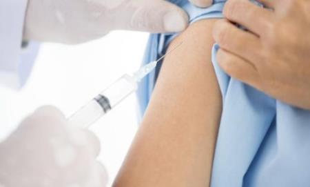 Đau nhức cơ thể sau tiêm vaccine, ứng phó thế nào?