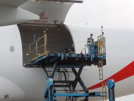 Việt Nam nhận hơn 800.000 liều vắc xin đầu tiên từ Covax