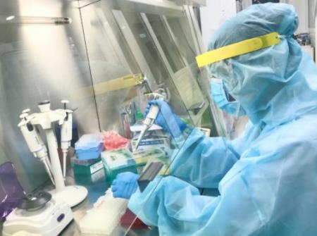 Hà Nội xét nghiệm COVID-19 miễn phí người ho, sốt, đau họng...