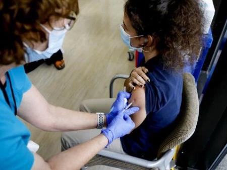 9 triệu thanh thiếu niên Mỹ đã được tiêm vaccine Pfizer, hầu hết chỉ ghi nhận tác dụng phụ nhẹ