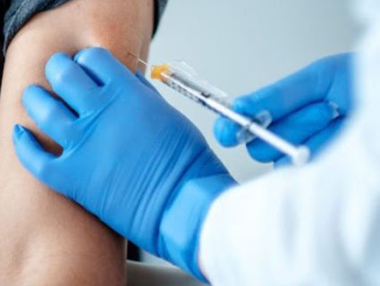 Nga vật lộn chống Covid-19, dân không thích tiêm vaccine