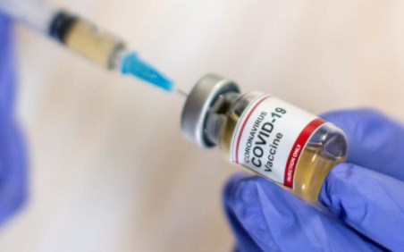 Vắc xin Covid-19: Người bị dị ứng, có bệnh nền có được tiêm không?