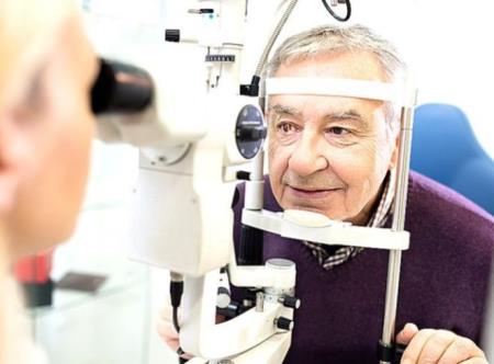 Người lớn tuổi có thể mắc bệnh tăng nhãn áp mà không nhận ra