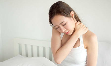 Sáng ngủ dậy bị đau lưng ê ẩm: Nguyên nhân và giải pháp?
