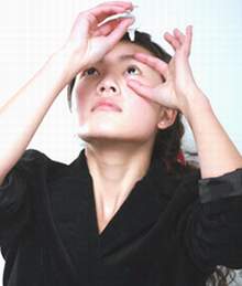 Nhỏ mắt đúng cách