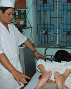 Chữa thoát vị đĩa đệm ít tốn kém