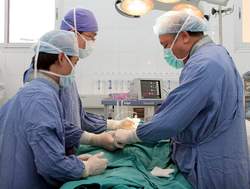 Bơm xi măng sinh học điều trị xẹp đốt sống