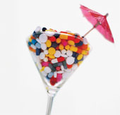 Bác sĩ kê đơn tràn lan, bệnh nhân no thuốc
