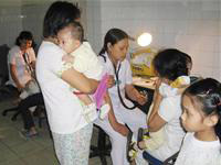 Thuốc nhỏ mũi - Cẩn thận với trẻ dưới 7 tuổi