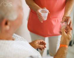 Người cao tuổi dùng thuốc kháng sinh thế nào?