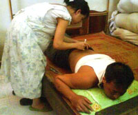 Tiêm dung dịch thuốc Nam tự chế: Một kiểu chữa bệnh rùng mình! 